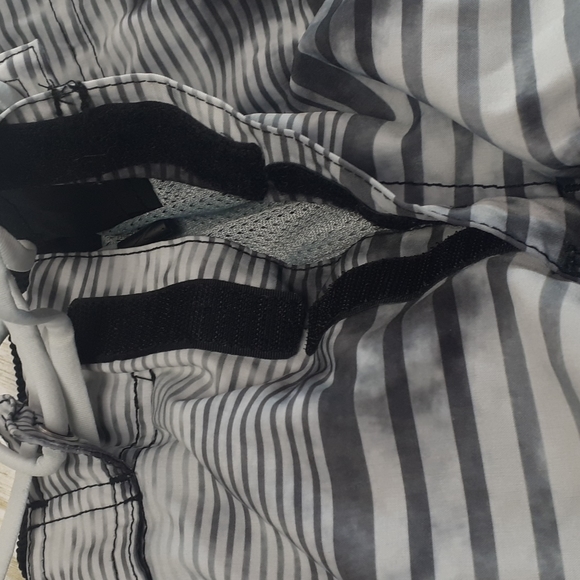 Speedo Men's Swim Trunks Size Medium - Picture 9 of 15